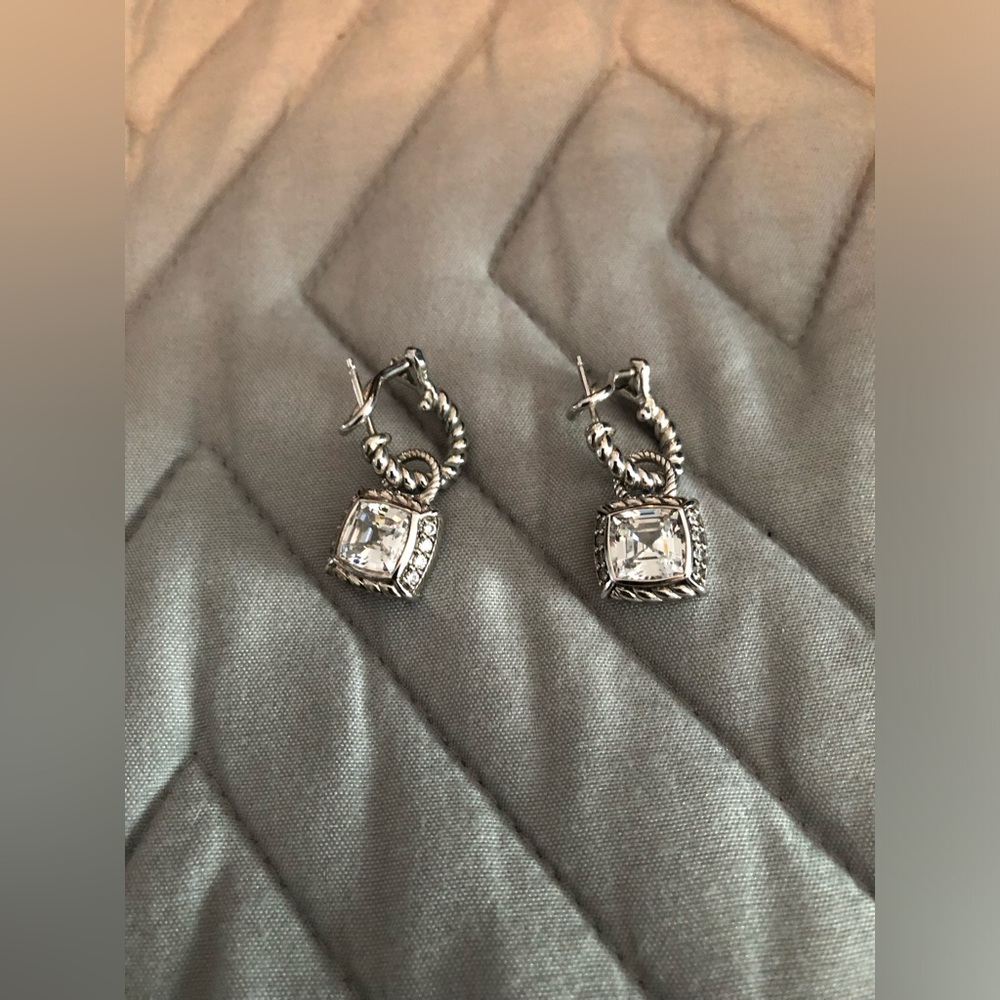 Women’s earrings